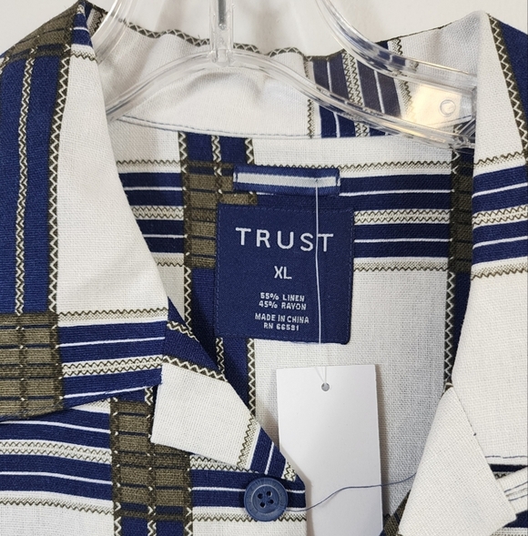 NWT Trust Men's Blue and White 55% Linen Checkered Shirt, sz XL - Picture 2 of 15